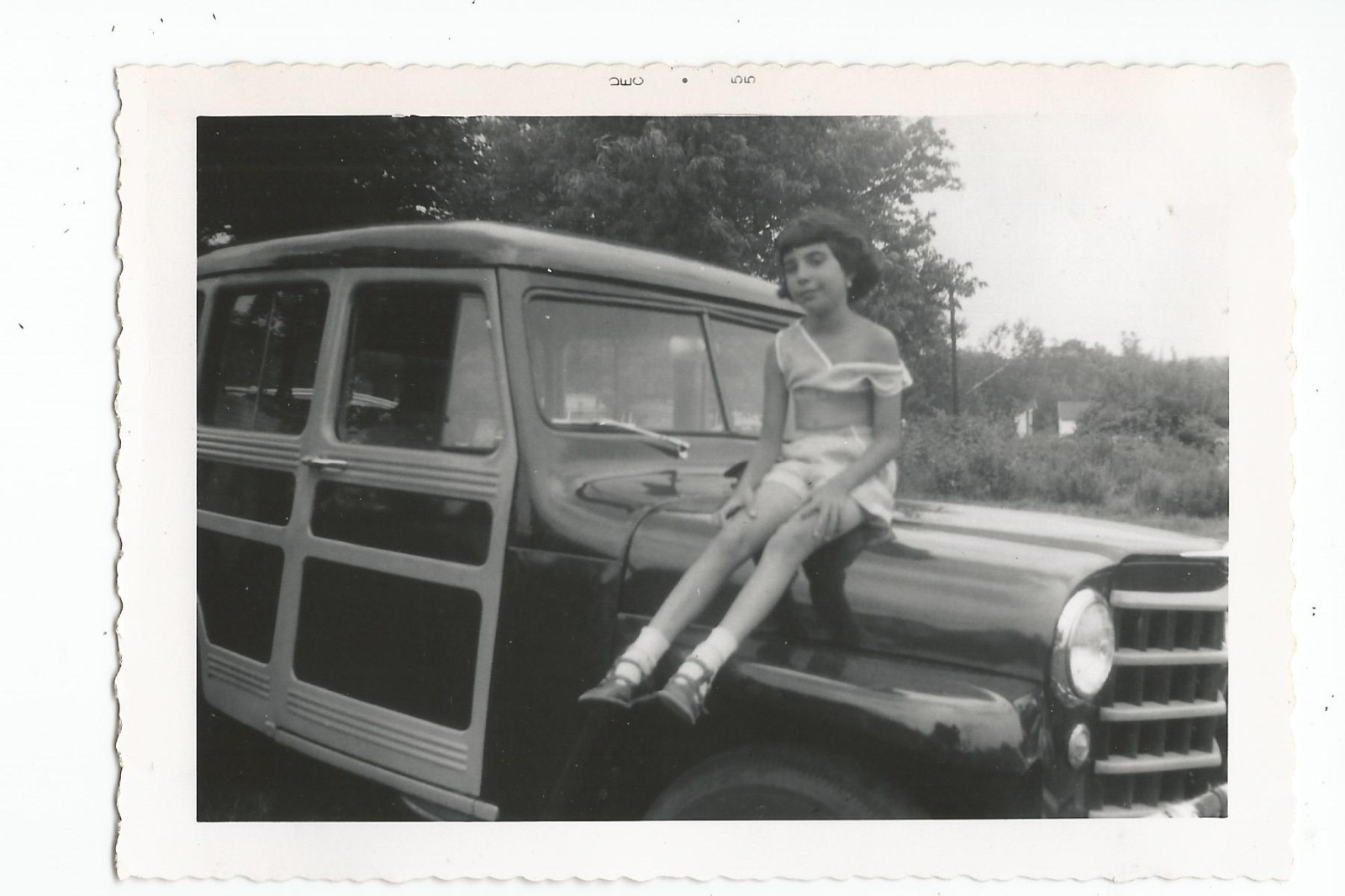 Photo: Willys Jeep Station Wagon, ca. early 1950s horizontal 5-bar grill