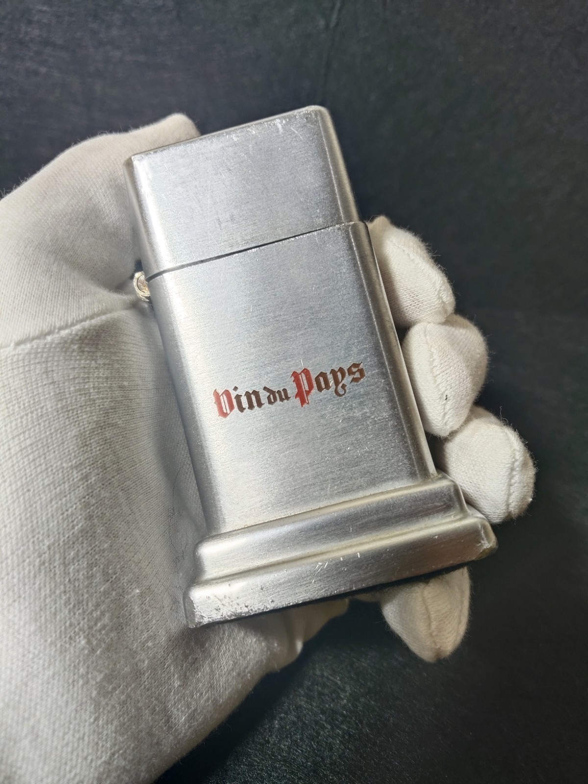 Zippo Barcroft table lighter (4th model), produced between 1953 and 1979. Zippo Barcroft table lighter (4th model), produced between 1953 and 1979.