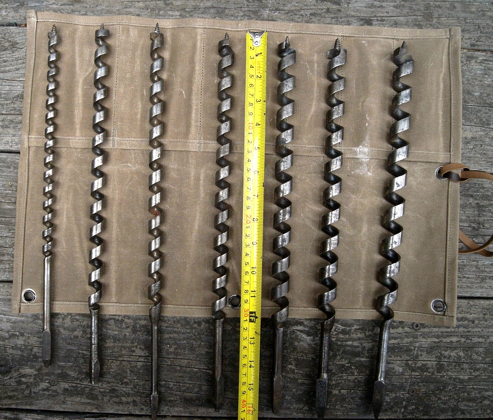 7 VINTAGE AMERICAN SINGLE TWIST SHIPS AUGUR BITS WITH AN OPEN SPIRAL IN EX COND 7 VINTAGE AMERICAN SINGLE TWIST SHIPS AUGUR BITS WITH AN OPEN SPIRAL IN EX COND
