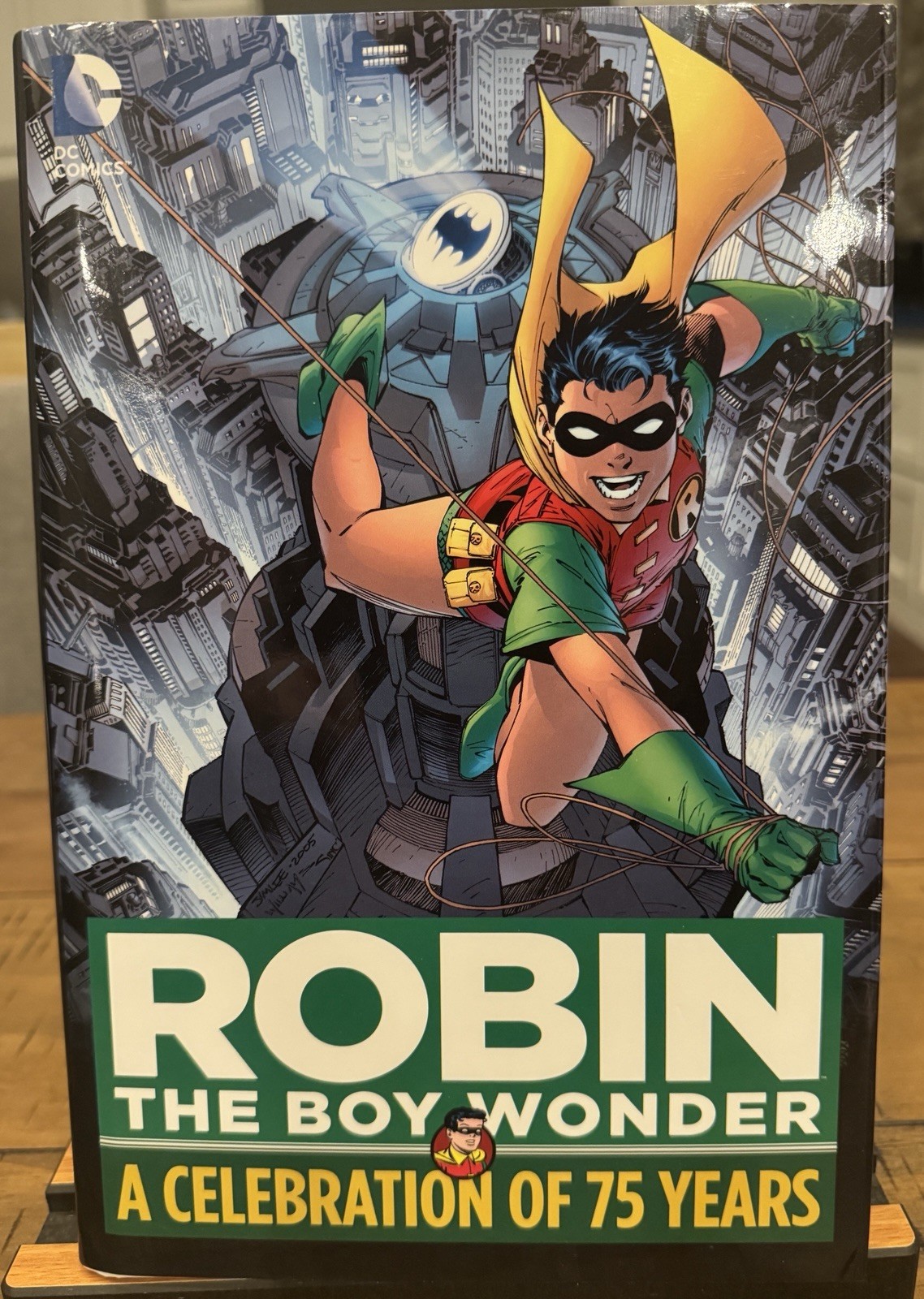 Robin, The Boy Wonder: A Celebration of 75 Years - HC Collection. Jim Lee cover