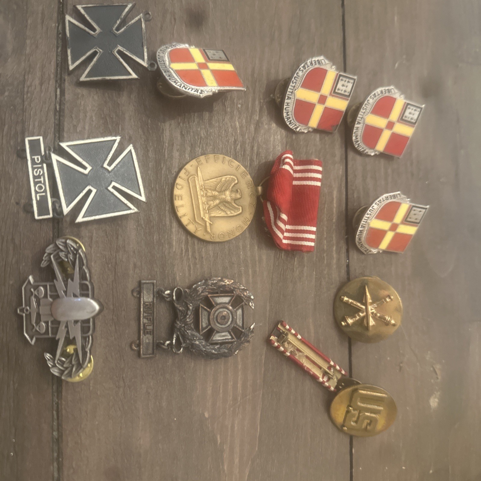 Vintage US Military Insignia Lot - WWII Victory & Good Conduct Medals, 101st... Vintage US Military Insignia Lot - WWII Victory & Good Conduct Medals, 101st...