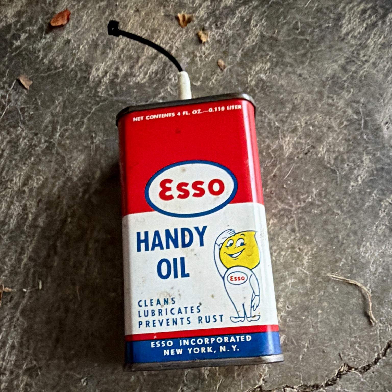 Esso Handy Oil 4 fl oz Metal Tin Advertising Can - Red White Blue Gas & Oil Esso Handy Oil 4 fl oz Metal Tin Advertising Can - Red White Blue Gas & Oil