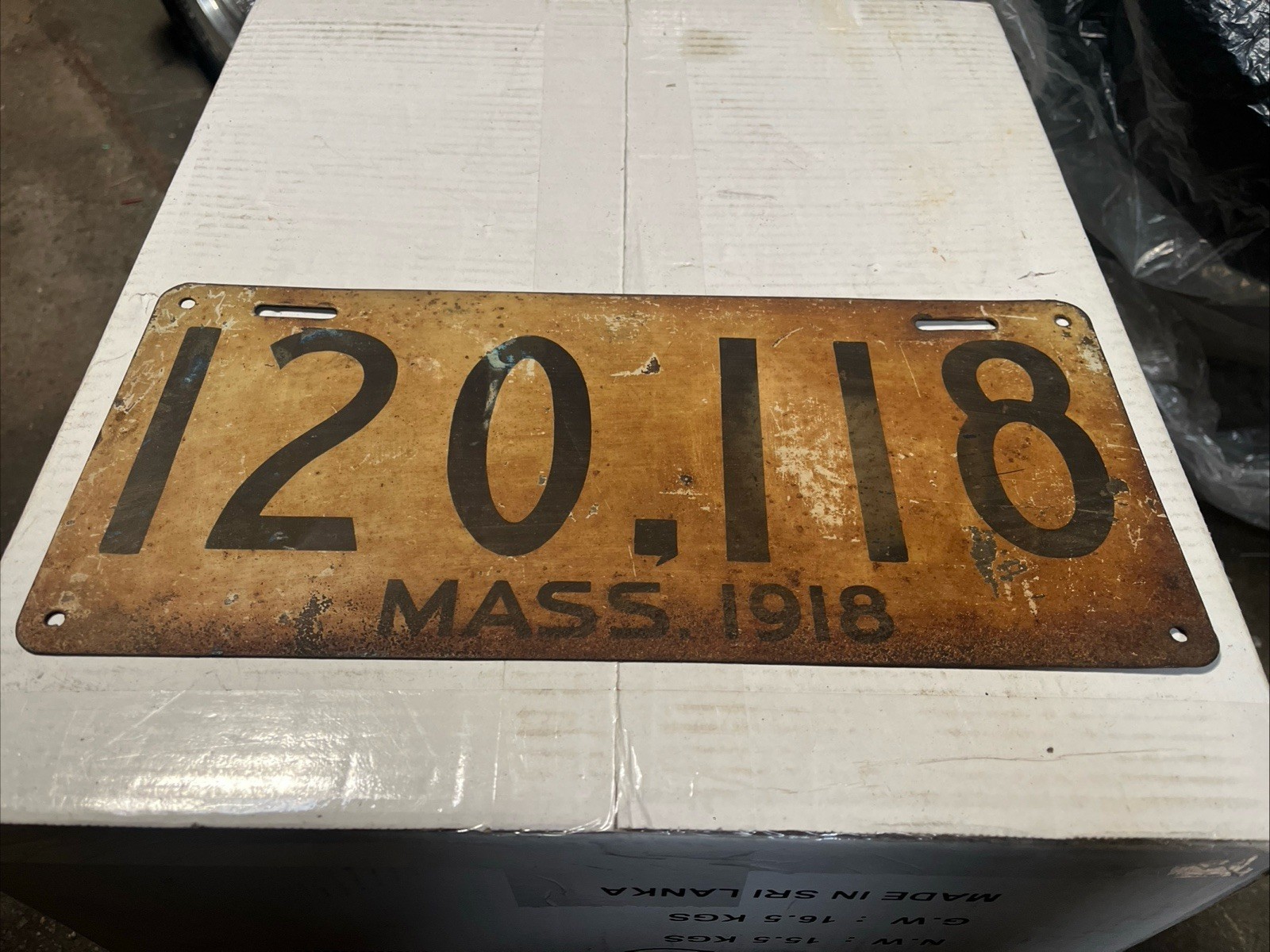 Antique 1918 Vintage Mass. Licence Plate. 1918 # 120.118 Porcelain. Antique 1918 Vintage Mass. Licence Plate. 1918 # 120.118 Porcelain.