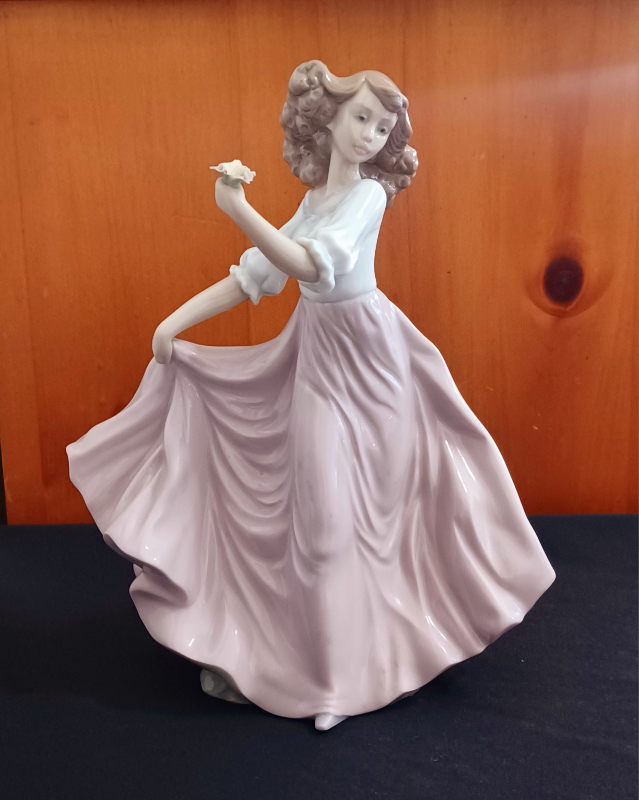 Retired Lladro "Summer Breeze" Porcelain Figurine #6543 Macy's Exclusive w/ Box Retired Lladro "Summer Breeze" Porcelain Figurine #6543 Macy's Exclusive w/ Box