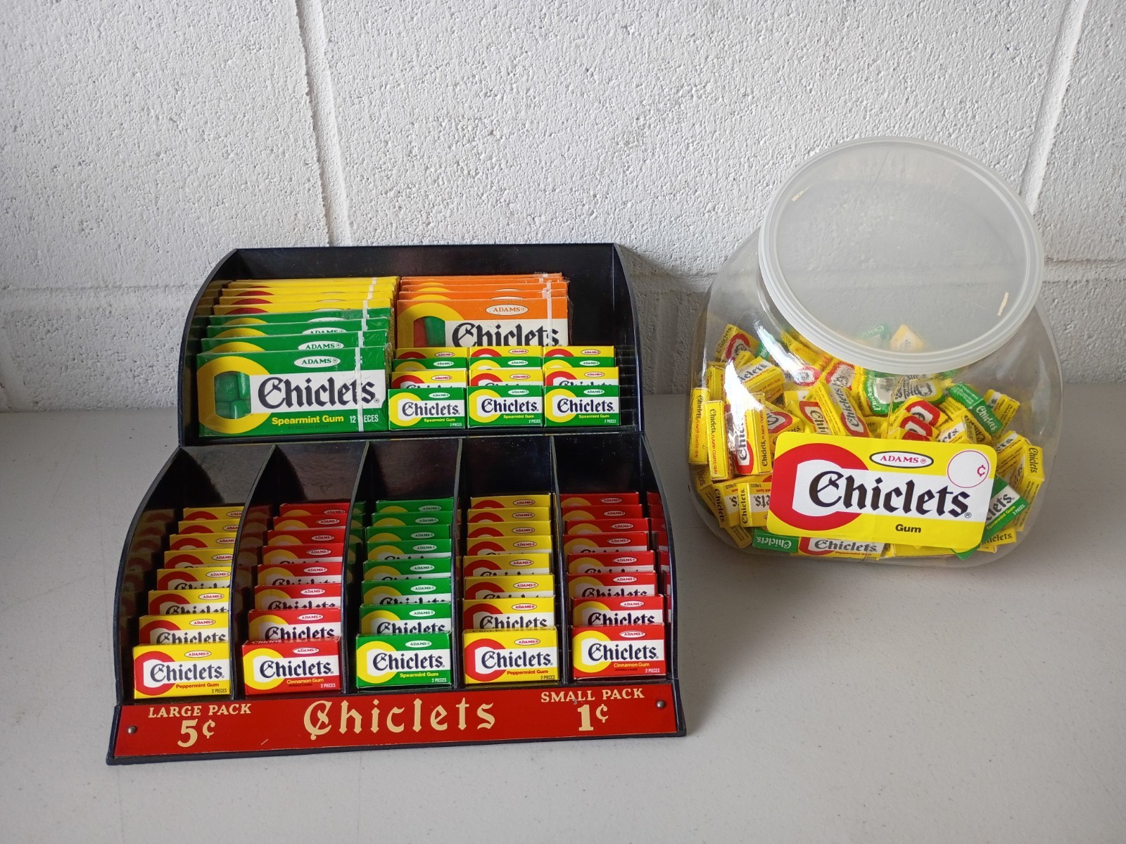 “Chicklets” Vintage mercantile Store Counter gum Display 167 Ct Gum " RARE “Chicklets” Vintage mercantile Store Counter gum Display 167 Ct Gum " RARE