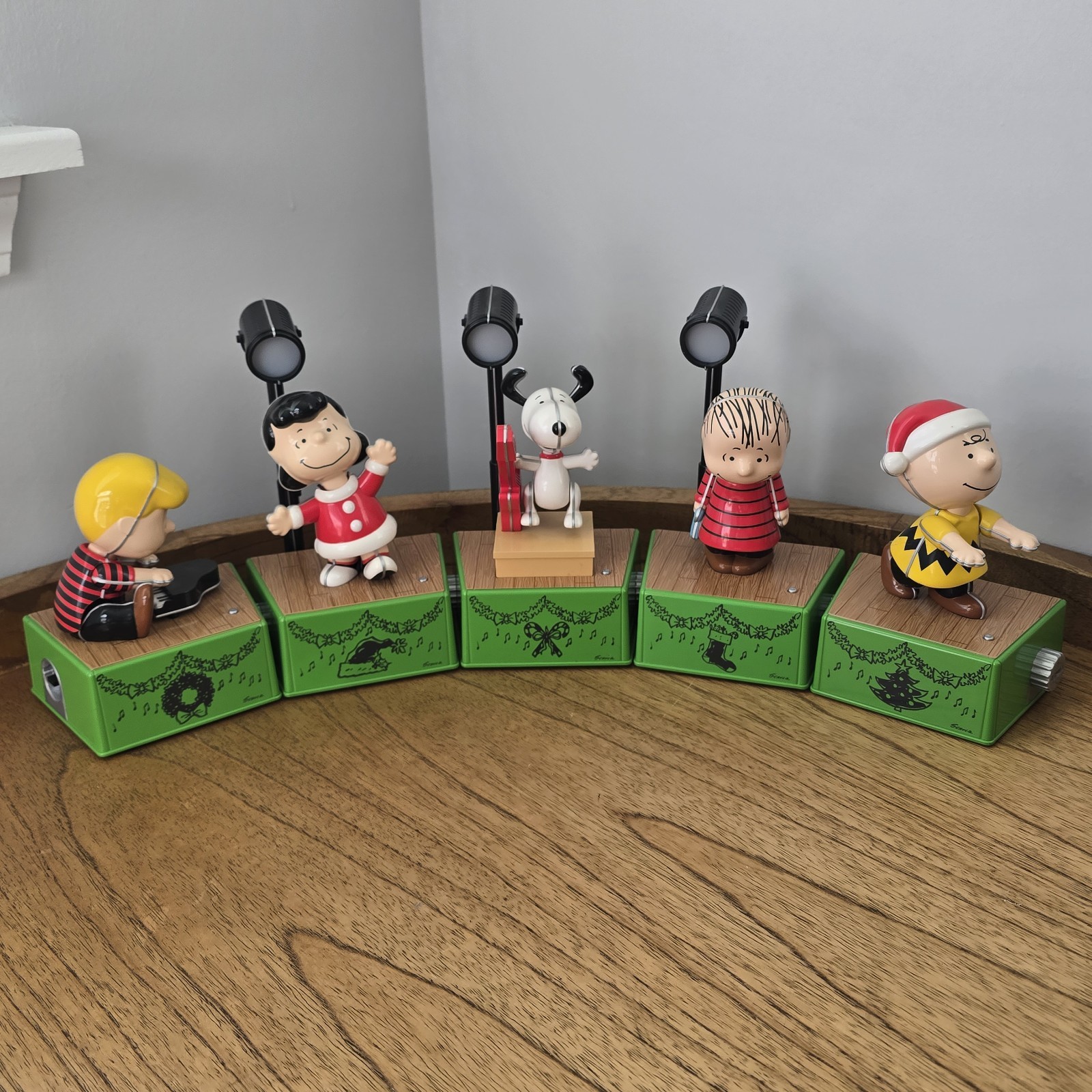 Hallmark Peanuts Dance Party Music & Motion 5 Piece Set Figures Lights 2017 Hallmark Peanuts Dance Party Music & Motion 5 Piece Set Figures Lights 2017