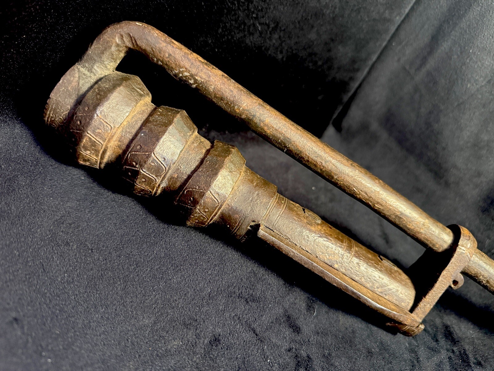 VINTAGE IRON LOCK VINTAGE HAND MADE INDIAN LOCK SCORPION SHAPE COLLECTIBLE