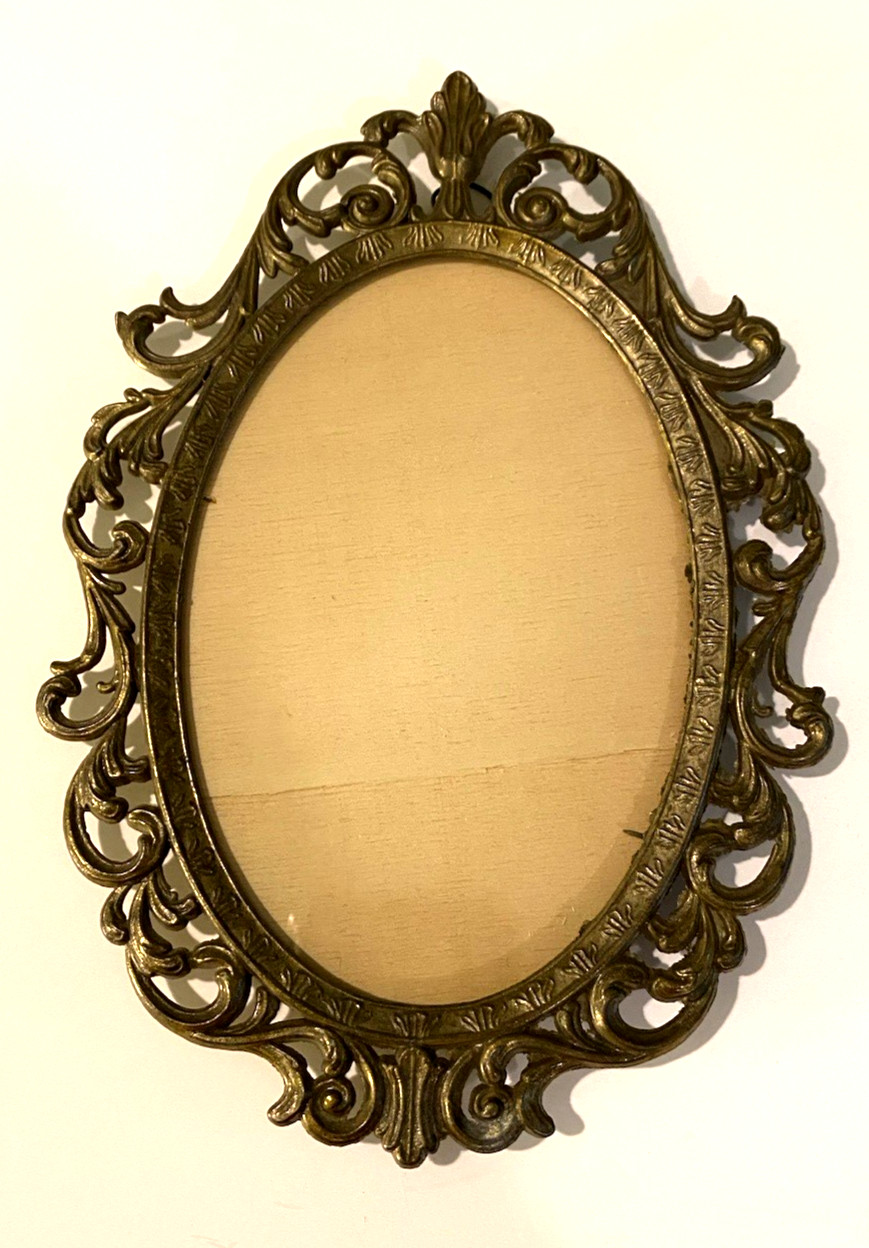 Vtg Oval Ornate Brass Tone Picture Frame w/Glass Made In Italy Fits 3.75" x 3" Vtg Oval Ornate Brass Tone Picture Frame w/Glass Made In Italy Fits 3.75" x 3"
