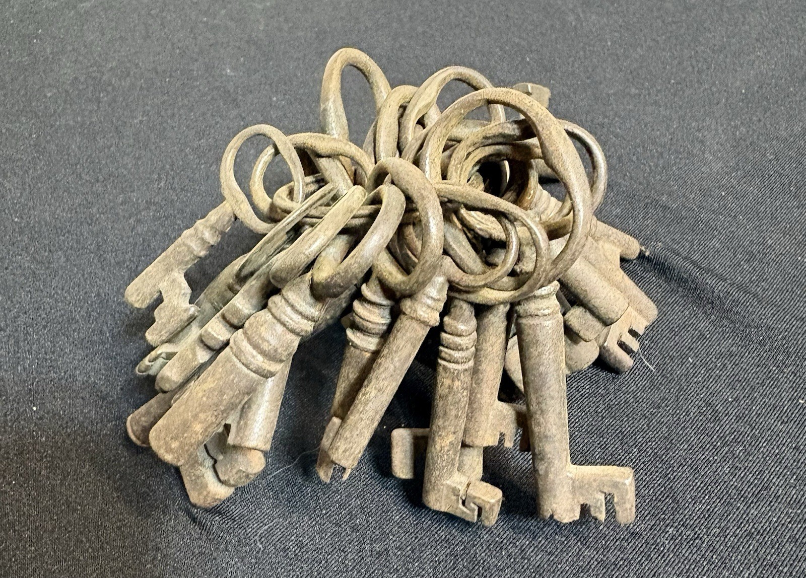 🌿 🗝️Old Antique Vintage Keys Old Skeleton Keys Rare GENUINE Set Of 23 🌿 🗝️Old Antique Vintage Keys Old Skeleton Keys Rare GENUINE Set Of 23