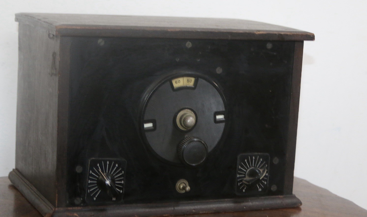 Antique 1920s Tube Regenerative Radio Receiver Wood Cabinet Vintage Antique 1920s Tube Regenerative Radio Receiver Wood Cabinet Vintage