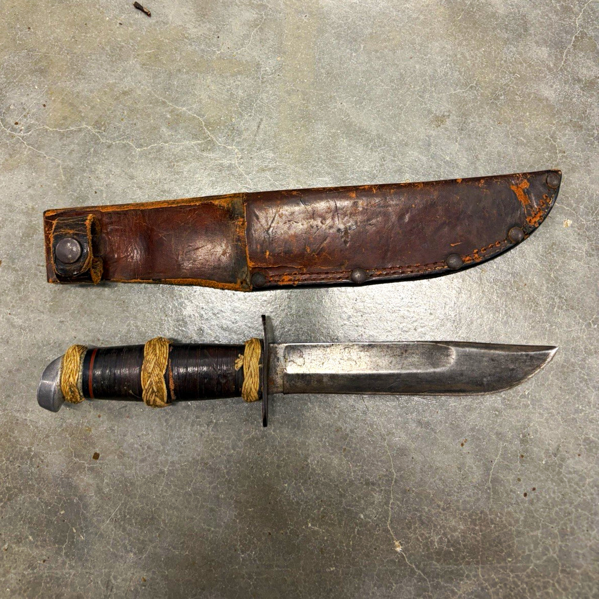 Vintage 1940s hand roped military issued western bolder and co knife Vintage 1940s hand roped military issued western bolder and co knife