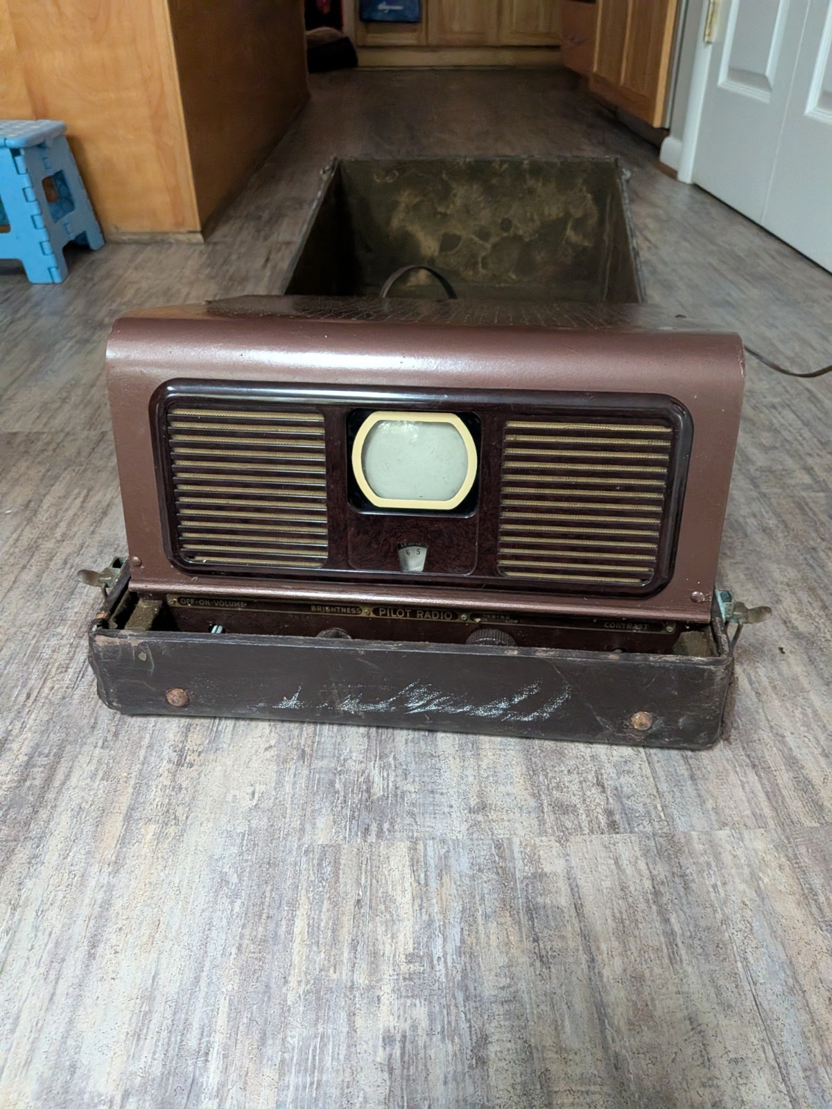 Vintage Retro Pilot TV37 Television Set in case (still works? read below) Vintage Retro Pilot TV37 Television Set in case (still works? read below)