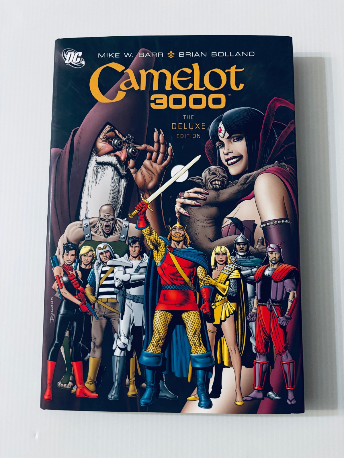 Camelot 3000: The Deluxe Edition - Mike Barr and Brian Bolland
