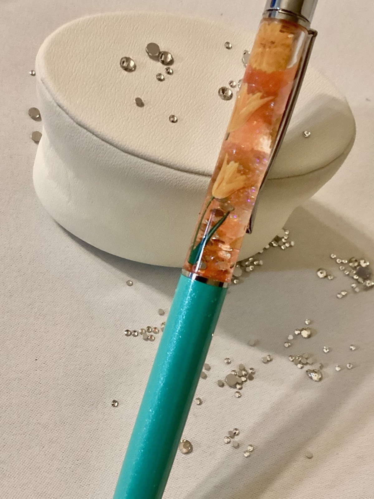 New Pretty Yellow & Orange Flowers W/sparkle Glitter Green Float Pen New Pretty Yellow & Orange Flowers W/sparkle Glitter Green Float Pen
