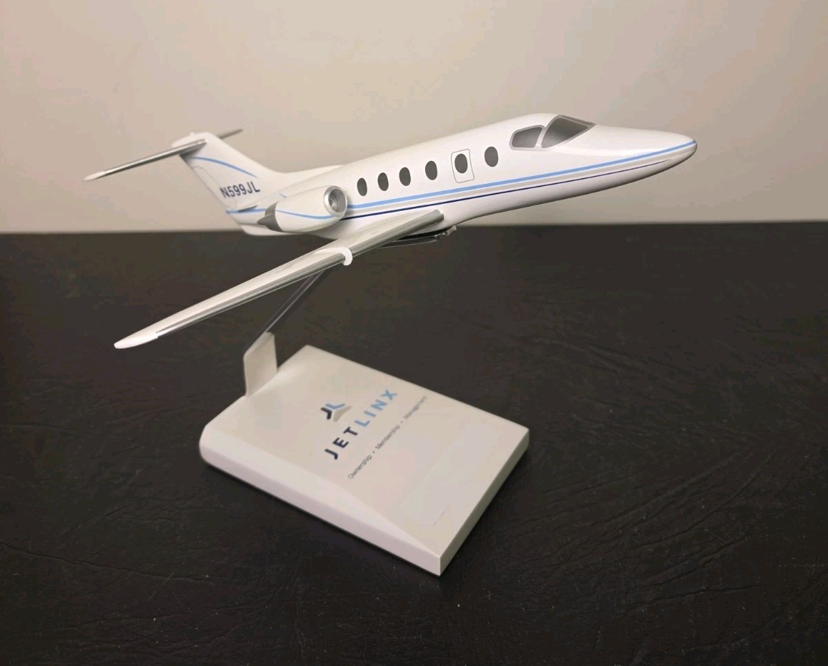 Jet Linx Beechcraft Hawker 400 N559JL Desk Display Jet Model 1/48 SC Airplane