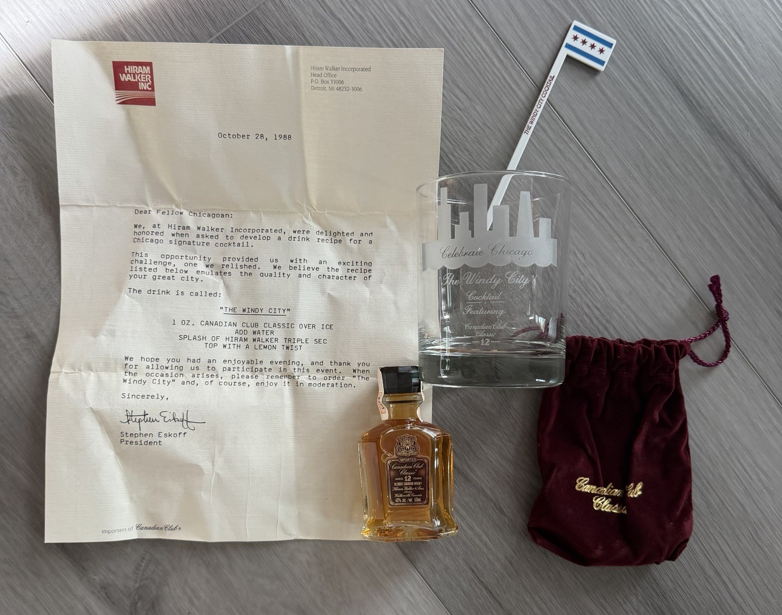 Rare Vintage 1988 Chicago / Hiram Walker Whisky Collectible Set Rare Vintage 1988 Chicago / Hiram Walker Whisky Collectible Set