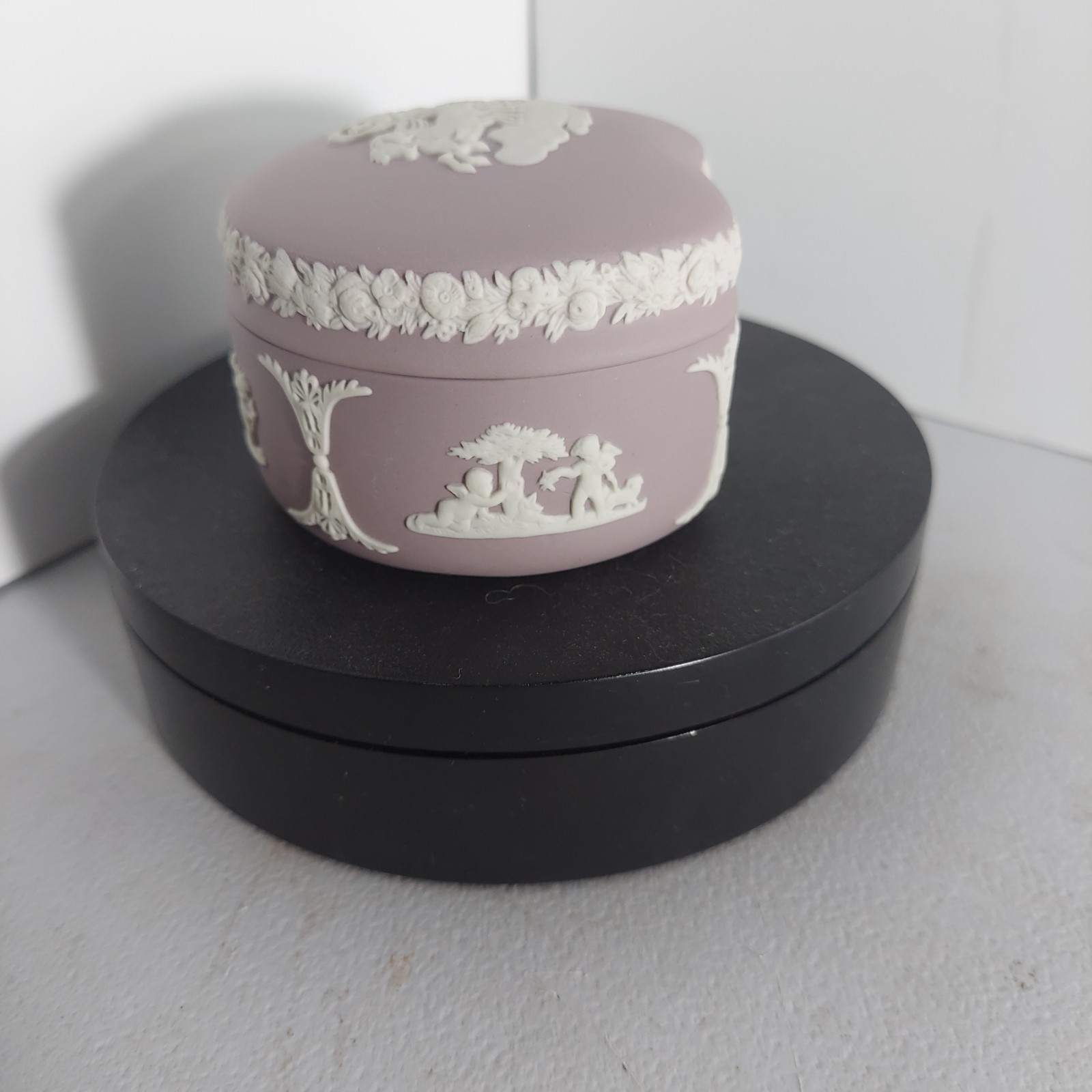 Vintage Wedgewood Lilac 3" X2" Trinket Dish, Dresser Box Vintage Wedgewood Lilac 3" X2" Trinket Dish, Dresser Box