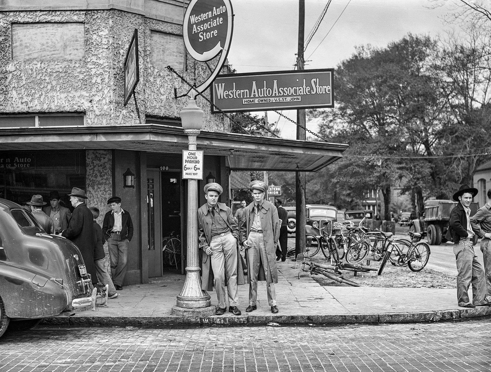 1940 STARKE, FLORIDA Street Scene Photo (233-H) 1940 STARKE, FLORIDA Street Scene Photo (233-H)