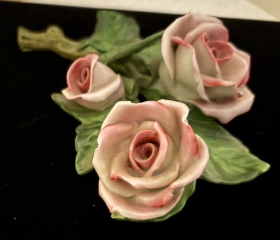 PINK VINTAGE ROSES HAND PAINTED IN HEREND, HUNGARY, 6 1/4" LONG PINK VINTAGE ROSES HAND PAINTED IN HEREND, HUNGARY, 6 1/4" LONG