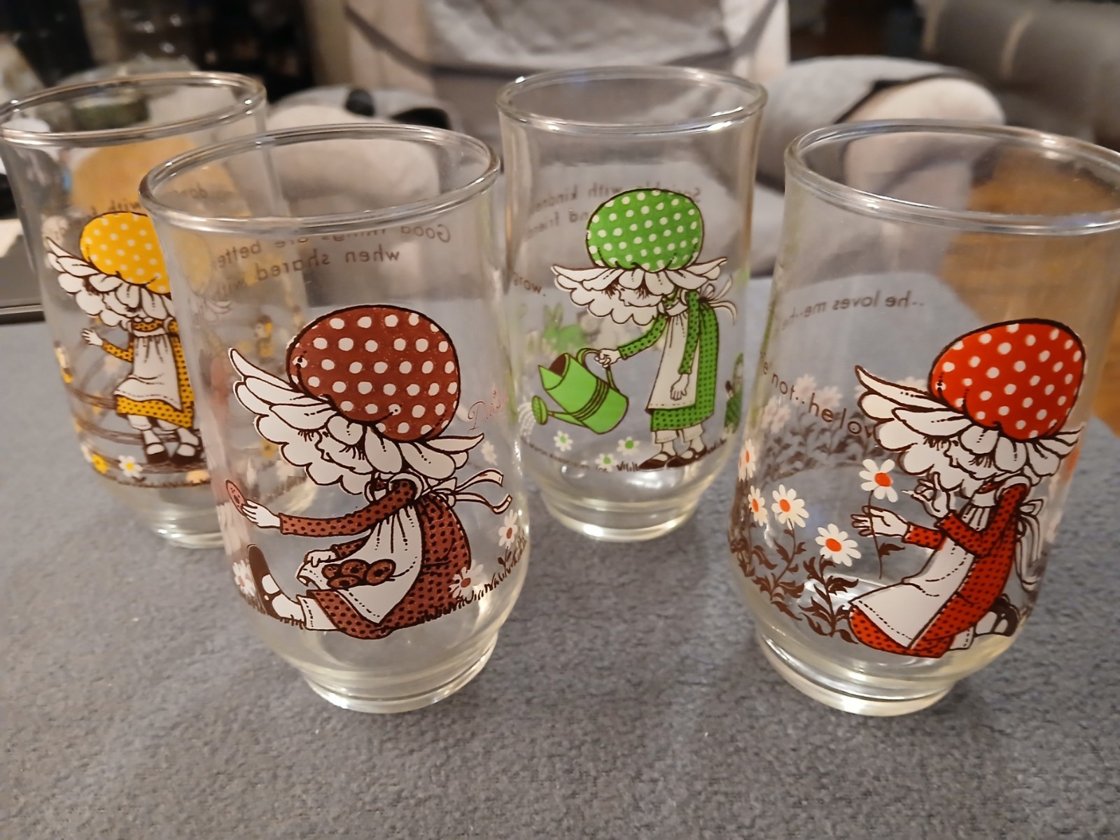Vintage 1970s Daisy Drinking Glasses – Coordinating Set of 4 Vintage 1970s Daisy Drinking Glasses – Coordinating Set of 4