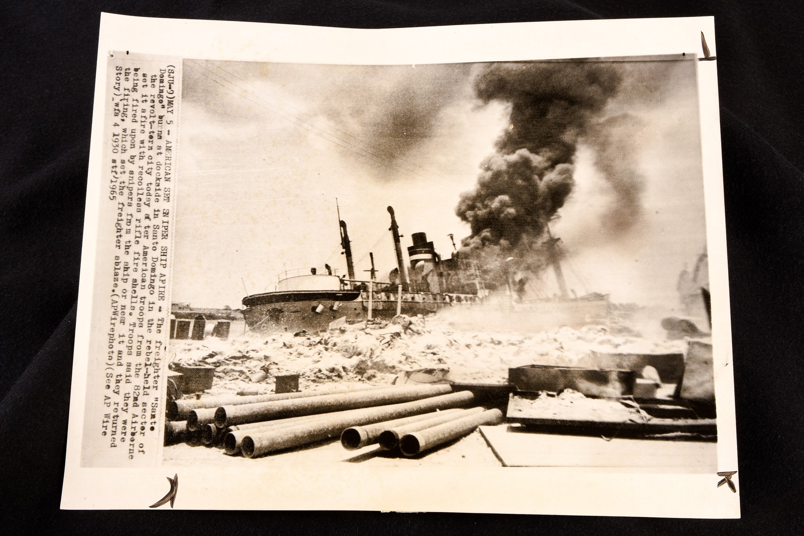 1965 Press Photo Dominican Civil War Freighter Santo Domingo Burns Dockside V21 1965 Press Photo Dominican Civil War Freighter Santo Domingo Burns Dockside V21
