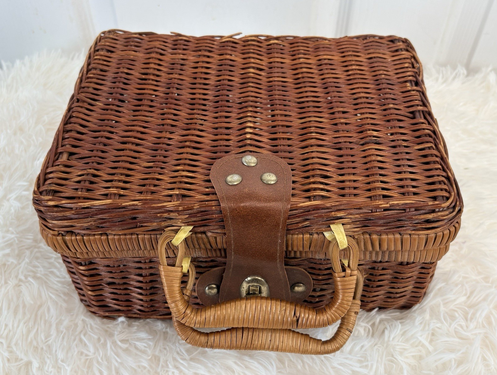 Vintage Wicker Rattan Suitcase Picnic Basket Storage Case 10x8 Cottagecore Boho Vintage Wicker Rattan Suitcase Picnic Basket Storage Case 10x8 Cottagecore Boho