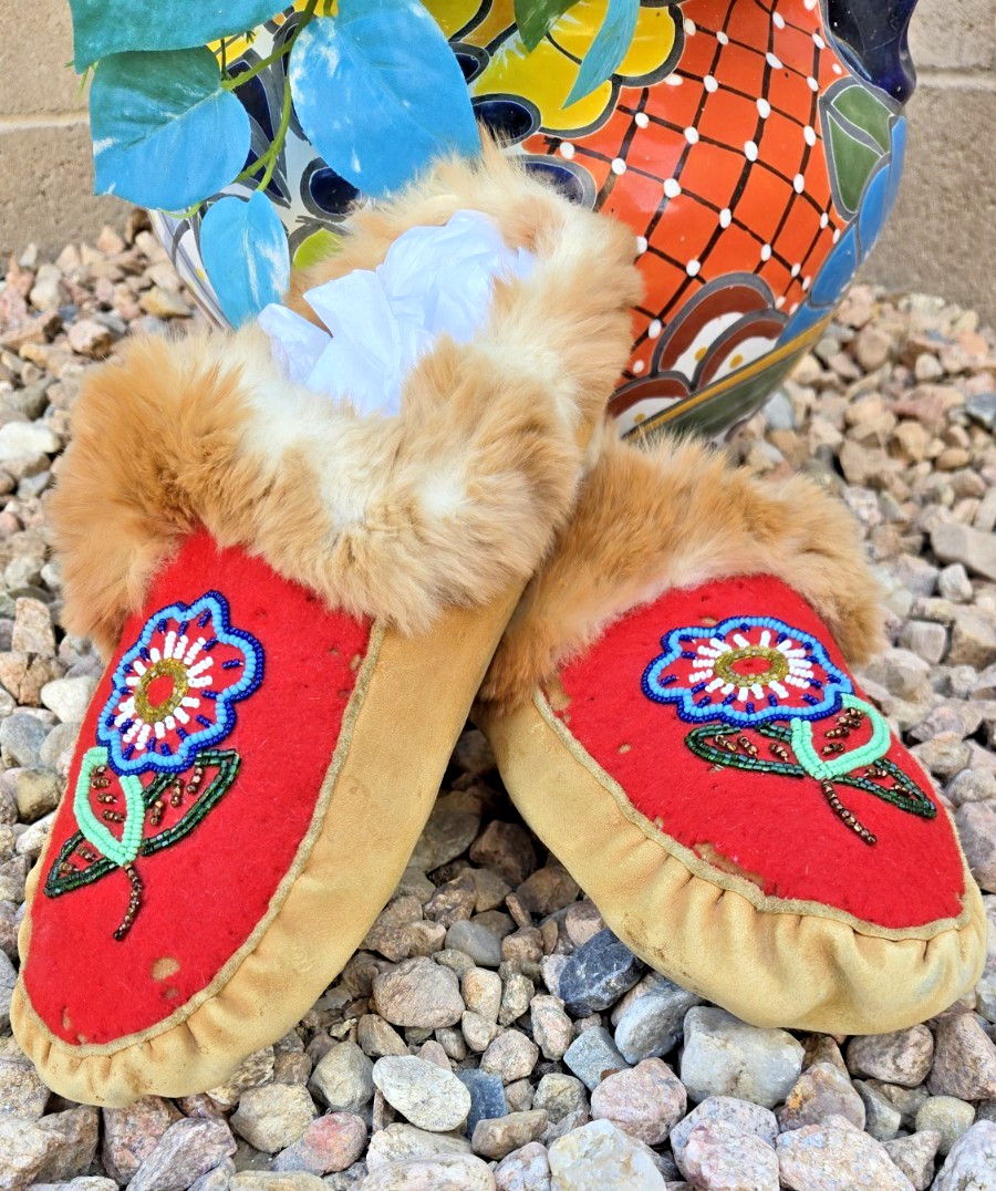 Native American Antique Cree Beaded Moccasins Native American Antique Cree Beaded Moccasins