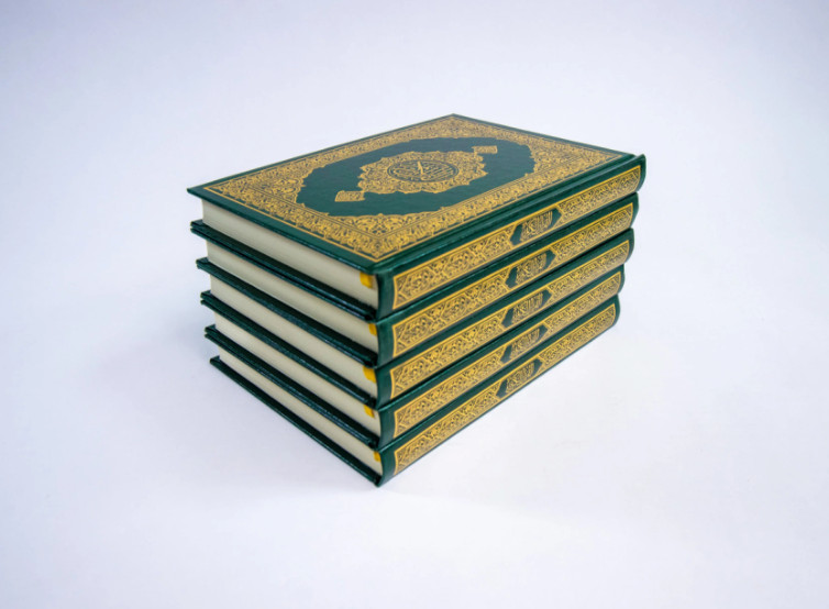 Pack of 5 Al Quran Uthmani Script Arabic Only Hafs 15 Lines Hardback Mushaf Pack of 5 Al Quran Uthmani Script Arabic Only Hafs 15 Lines Hardback Mushaf