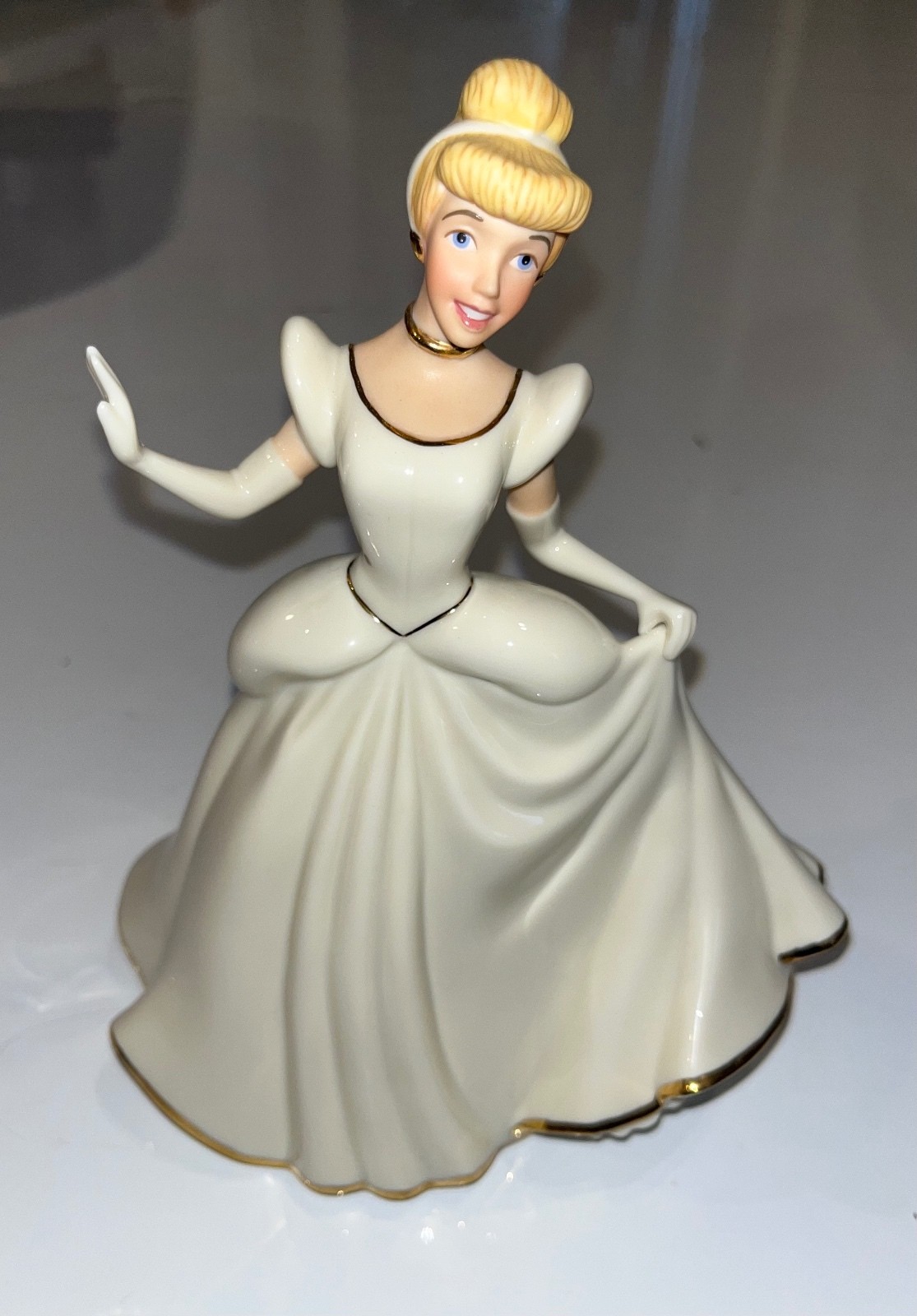 Lenox Disney Showcase Collection Cinderella Ivory Porcelain Figurine Gold Trim Lenox Disney Showcase Collection Cinderella Ivory Porcelain Figurine Gold Trim