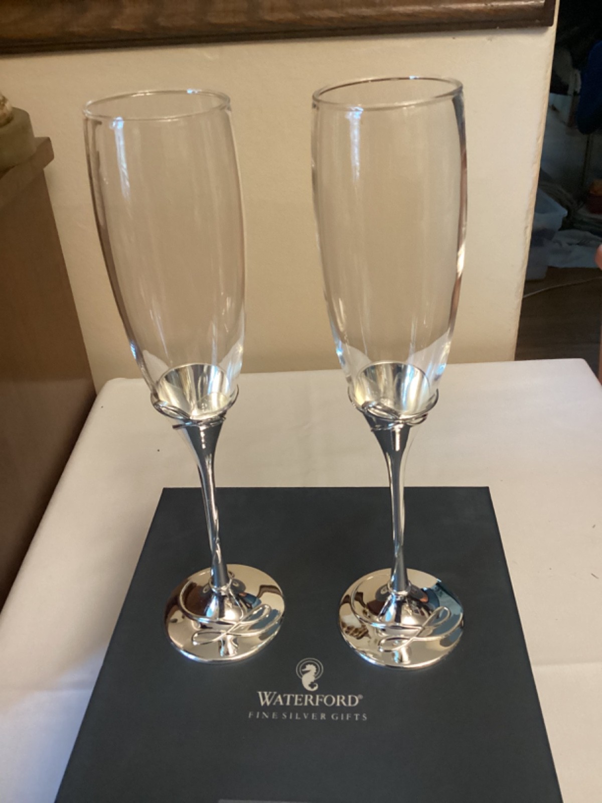WATERFORD CRYSTAL FINE SILVER CHAMPAGNE GLASSES FROM THE SILVER GIFTS COLLECTION WATERFORD CRYSTAL FINE SILVER CHAMPAGNE GLASSES FROM THE SILVER GIFTS COLLECTION