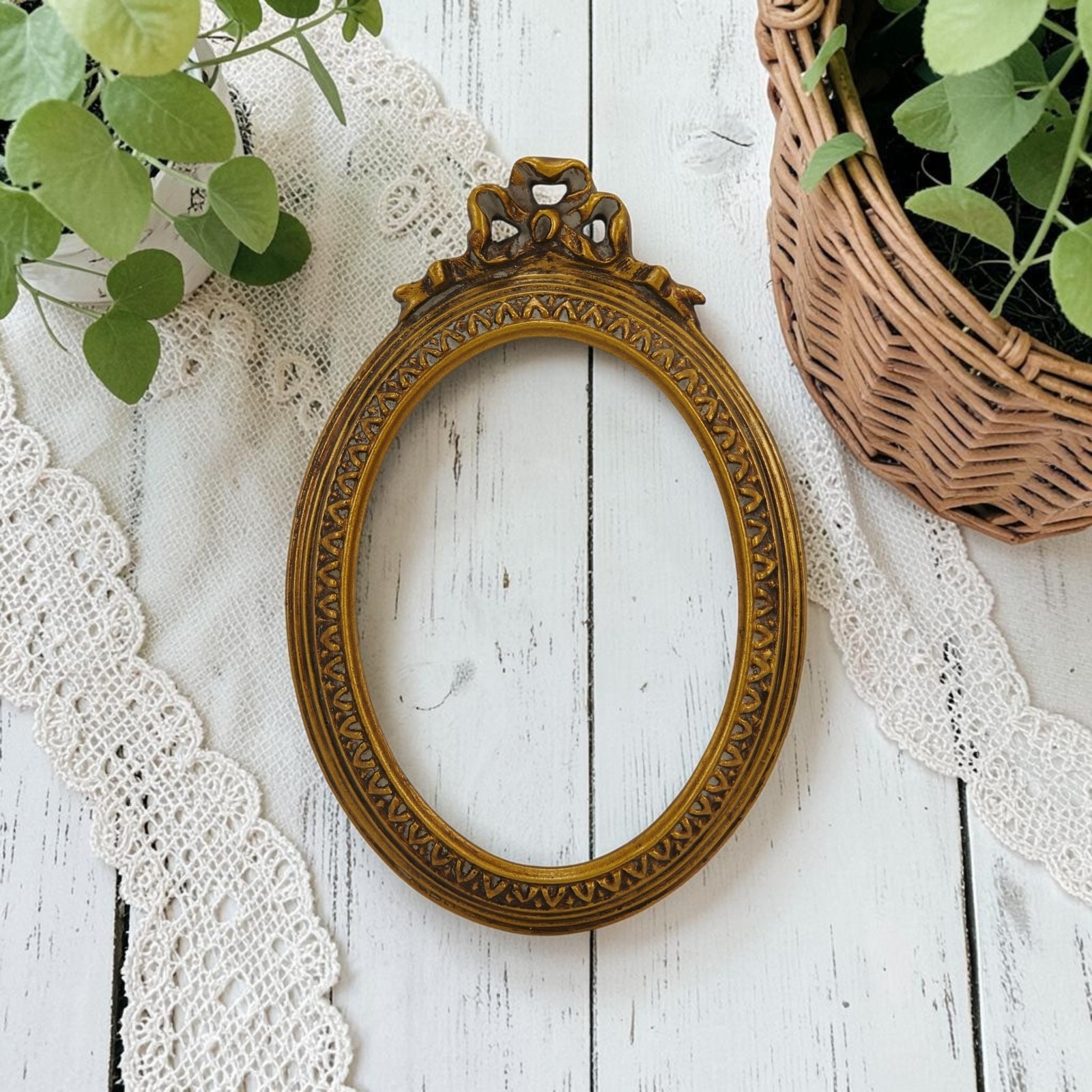 Antique Oval Carved Wood Picture Frame Painted Gold Gilt Bow Cottagecore 5" x 7" Antique Oval Carved Wood Picture Frame Painted Gold Gilt Bow Cottagecore 5" x 7"