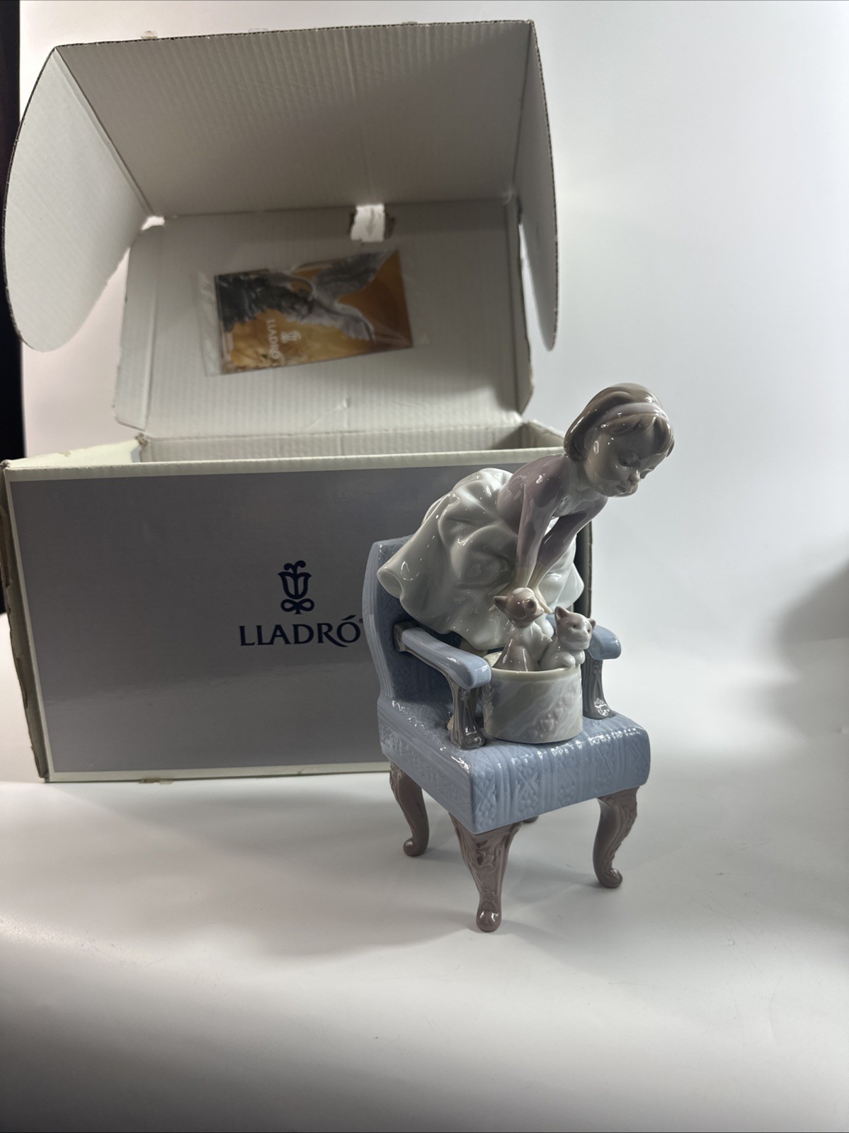 Lladro Purr-Fect Friends Figurine #6512, Girl w Kittens, Spain, 1998 8" Lladro Purr-Fect Friends Figurine #6512, Girl w Kittens, Spain, 1998 8"