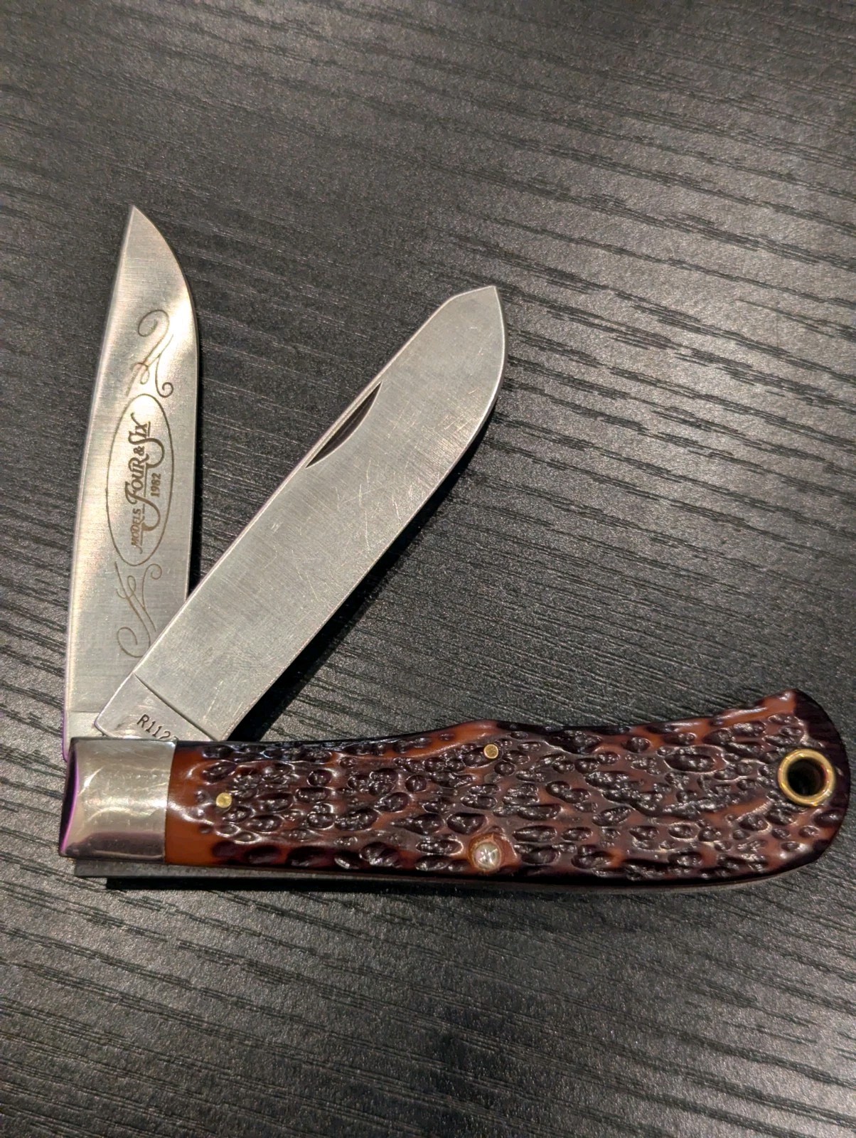 1982 REMINGTON BULLET KNIFE R1123 MODELS FOUR & SIX TRAPPER KNIFE New Old Stock 1982 REMINGTON BULLET KNIFE R1123 MODELS FOUR & SIX TRAPPER KNIFE New Old Stock