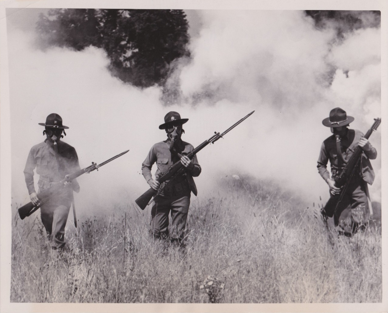 1940 Press Photo 7th Infantry Regiment Train in Gas Masks at Vancouver Barracks 1940 Press Photo 7th Infantry Regiment Train in Gas Masks at Vancouver Barracks