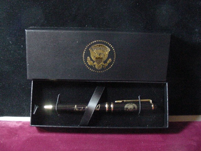 Presidential seal Donald J. Trump BLACK Ballpoint Pen - New- Presidential seal Donald J. Trump BLACK Ballpoint Pen - New-