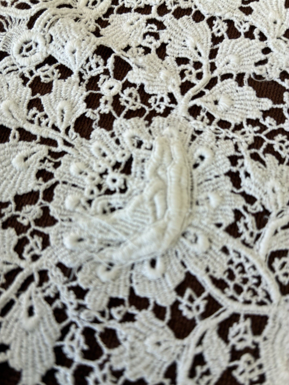 Antique Italian Cantu Bobbin Lace Table Runner Placemat Linen Figural Birds 25" Antique Italian Cantu Bobbin Lace Table Runner Placemat Linen Figural Birds 25"