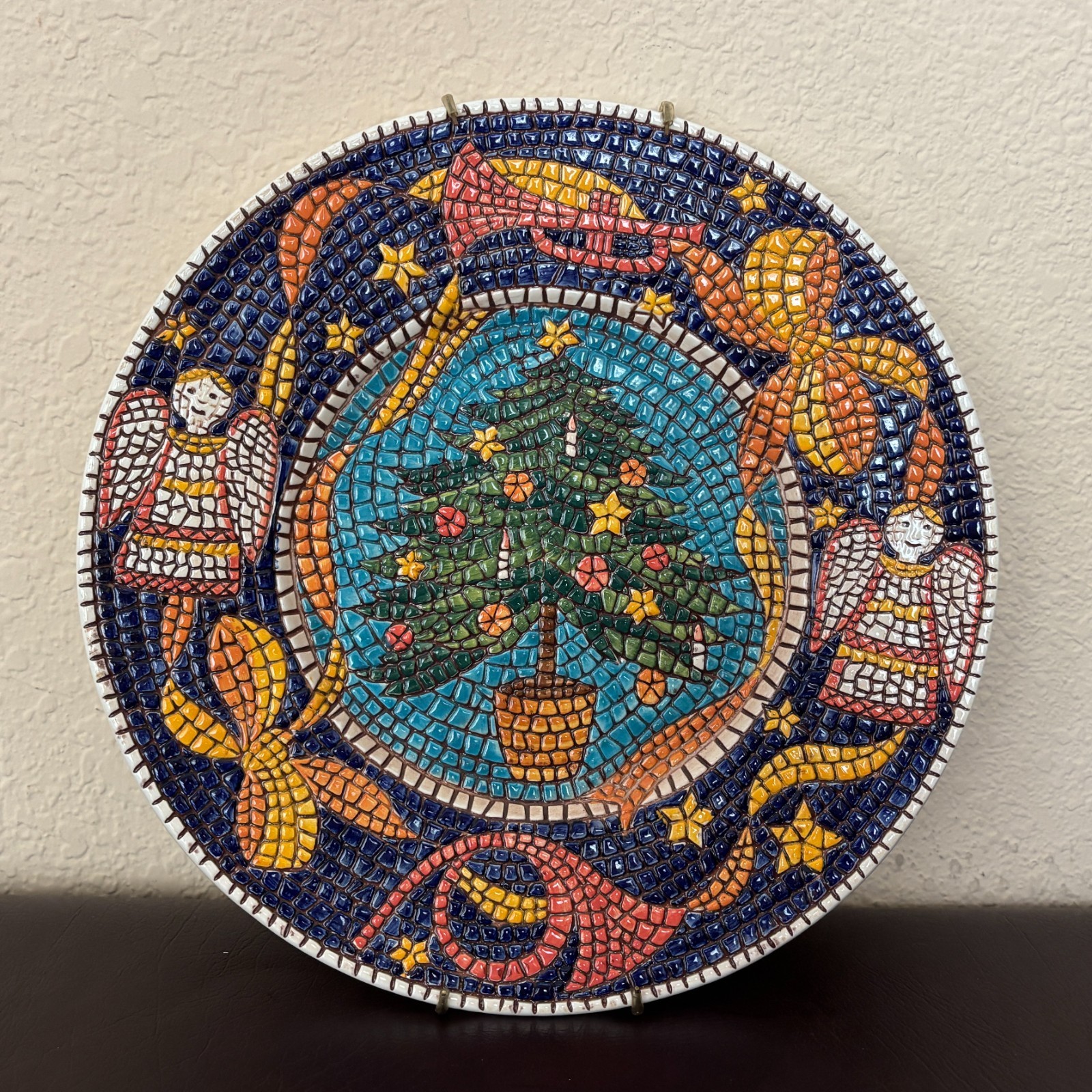 1993 Pier 1 Mosaic Christmas Plate w/ Tree & Angels Includes Plate Hanger EUC
