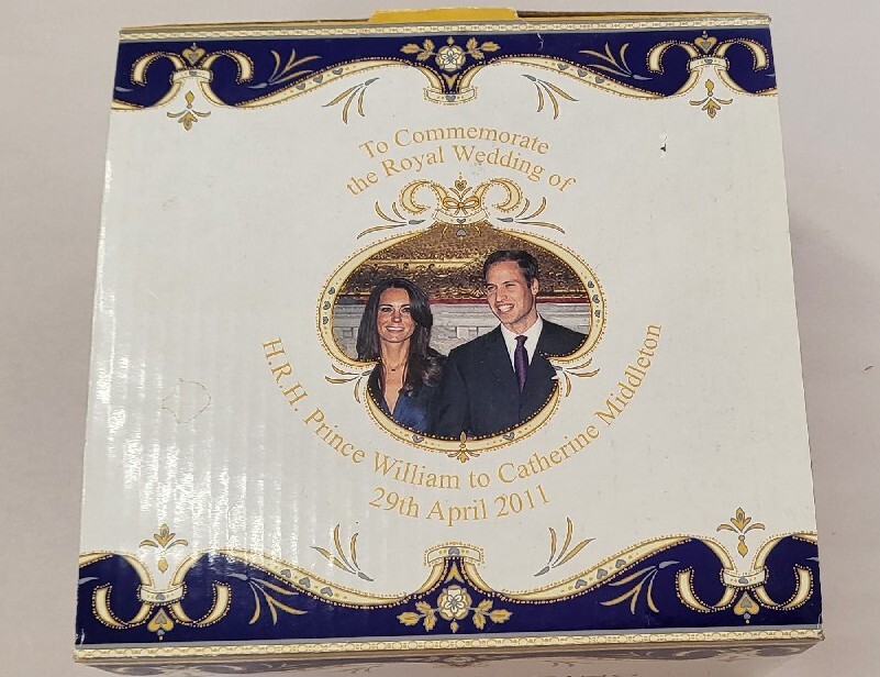 2011 Prince William & Catherine Middleton Royal Wedding Glass Trinket Box - MIB 2011 Prince William & Catherine Middleton Royal Wedding Glass Trinket Box - MIB