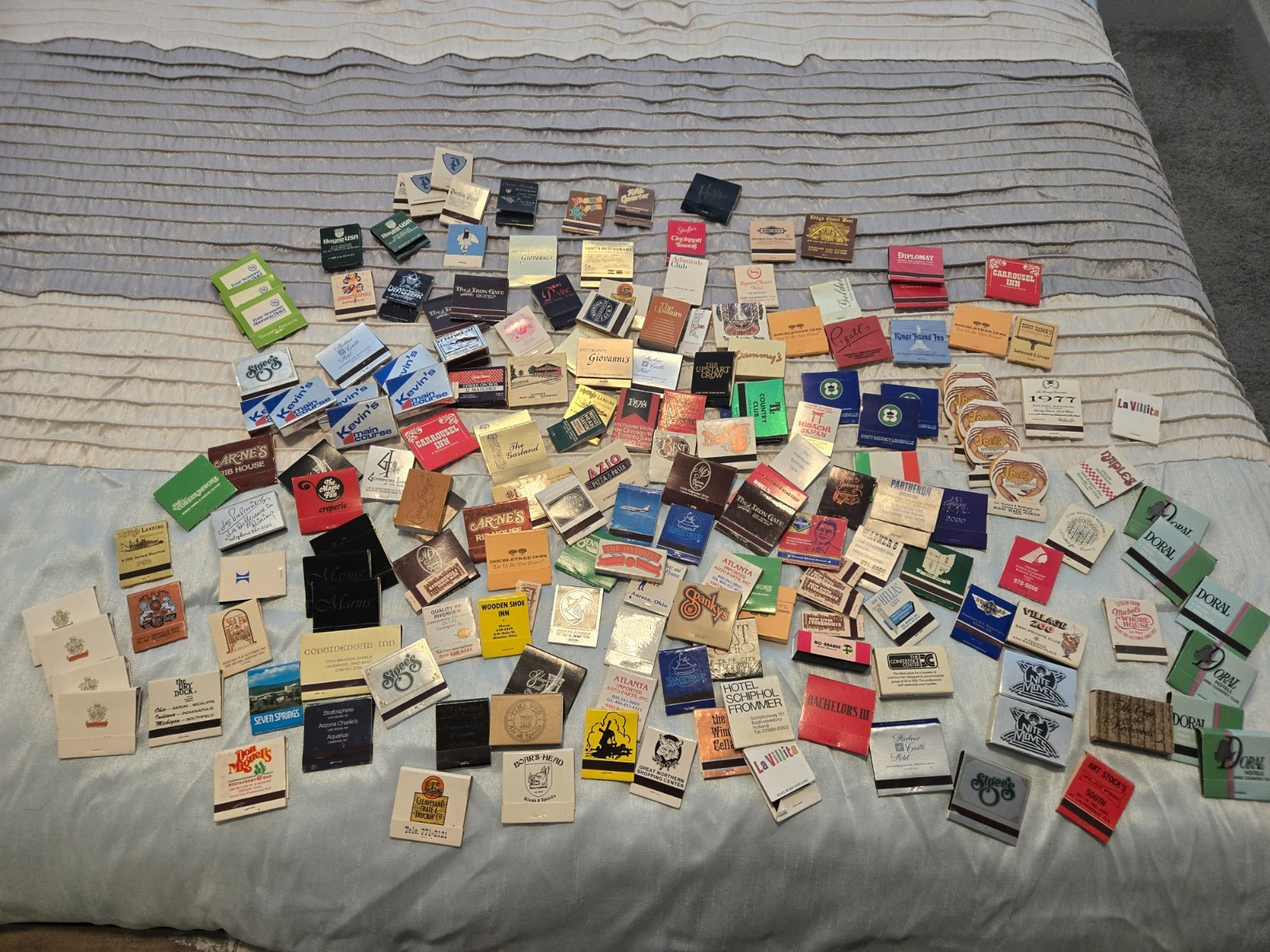 Lot of 120+ Vintage Matchbooks & Matchboxes. Most unstruck / a few used. Lot of 120+ Vintage Matchbooks & Matchboxes. Most unstruck / a few used.