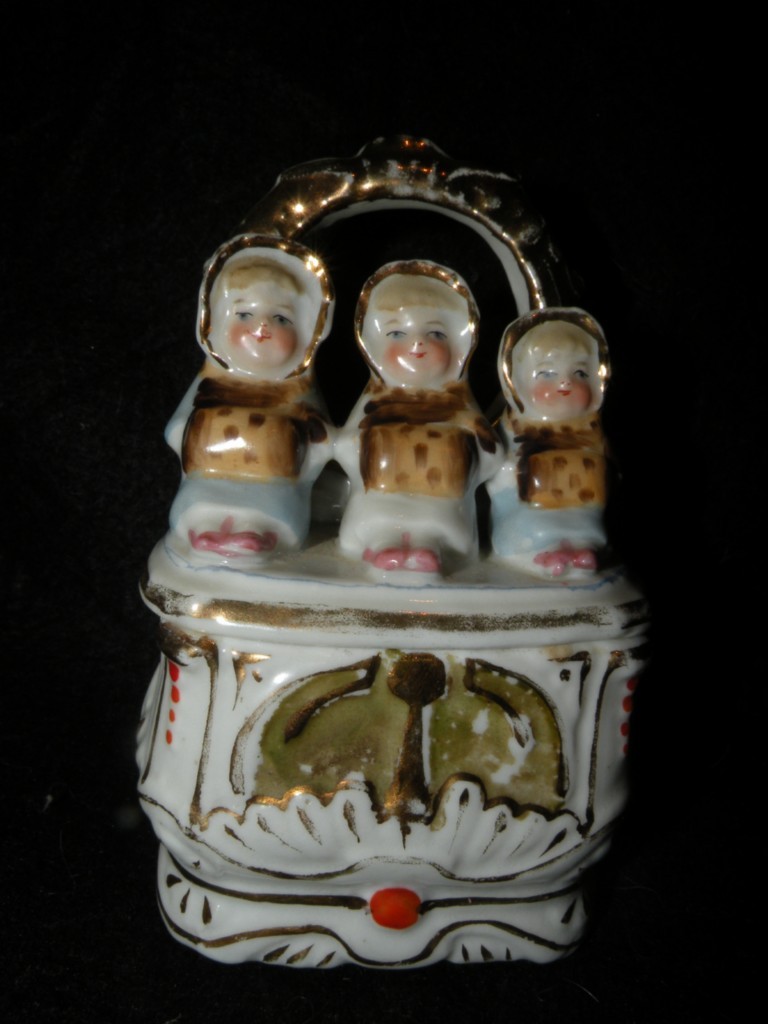 ANTIQUE CONTA BOEHME KATE GREENAWAY #3618 FAIRING TRINKET BOX STAFFORDSHIRE ANTIQUE CONTA BOEHME KATE GREENAWAY #3618 FAIRING TRINKET BOX STAFFORDSHIRE