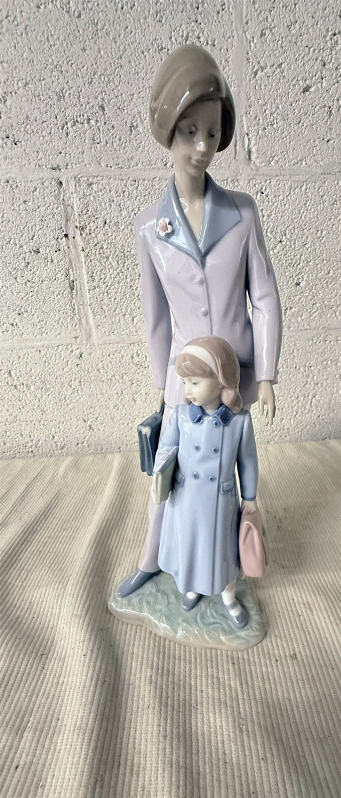 Lladro #6544 "On Our Way" Mother & Daughter Figurine - Retired - Made in Spain Lladro #6544 "On Our Way" Mother & Daughter Figurine - Retired - Made in Spain