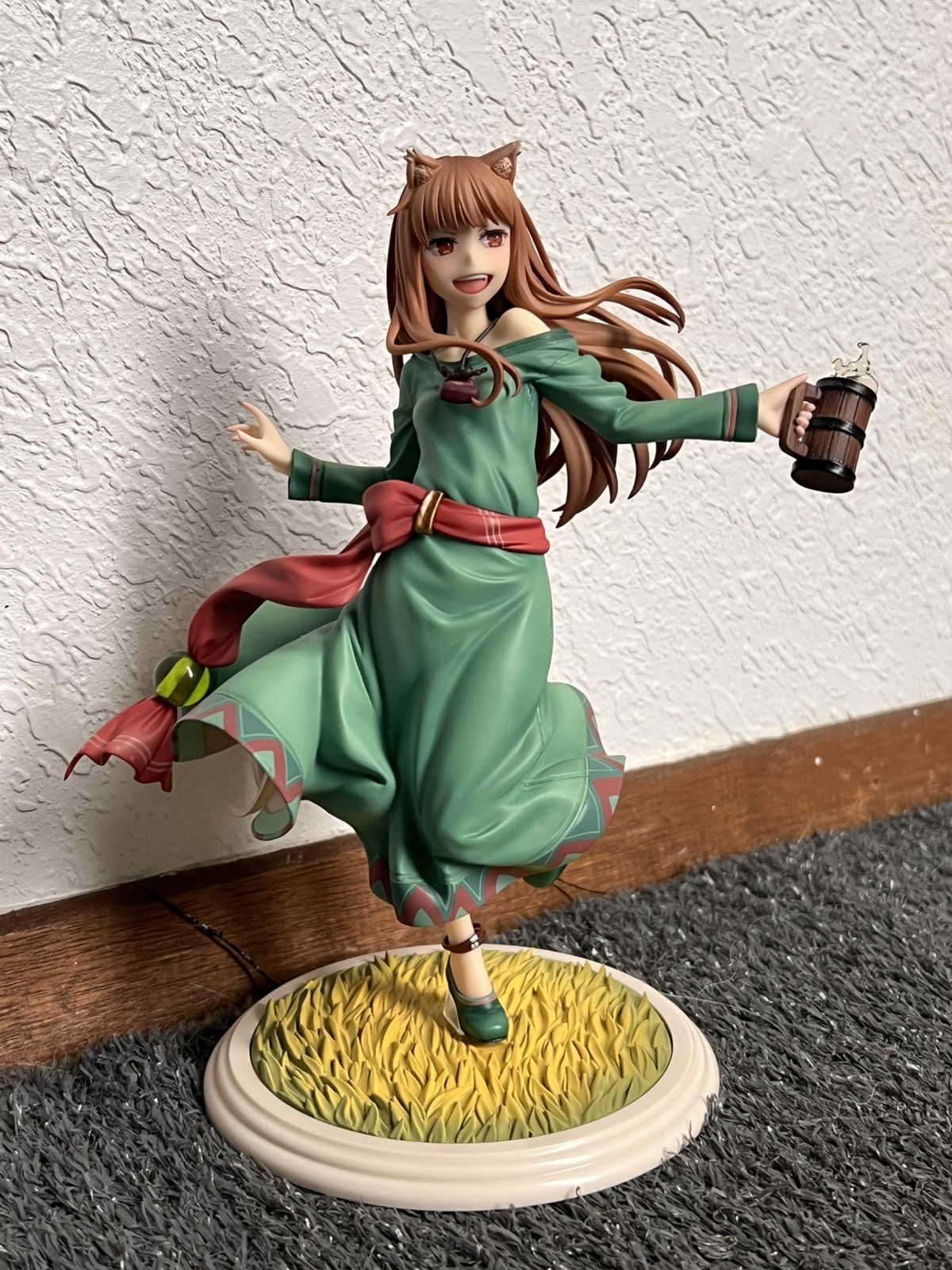 Revolve Spice & Wolf Holo 10th Anniversary Version 1: 8 Scale PVC Figure