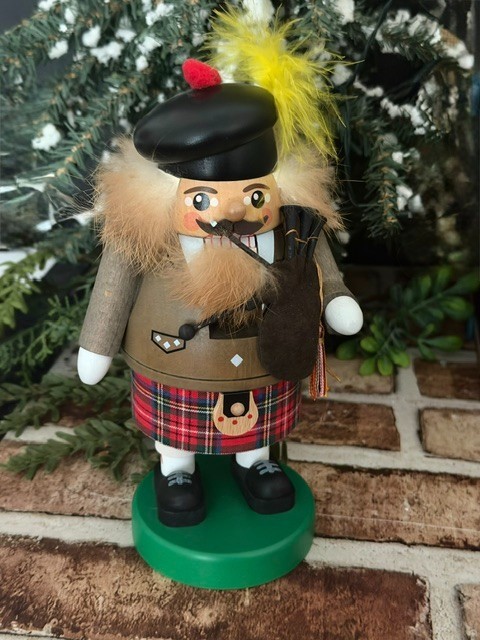 RARE ERZGEBIRGE GERMANY BY RICHARD GLASSER CHUBBY SCOTTISH BAGPIPER NUTCRACKER