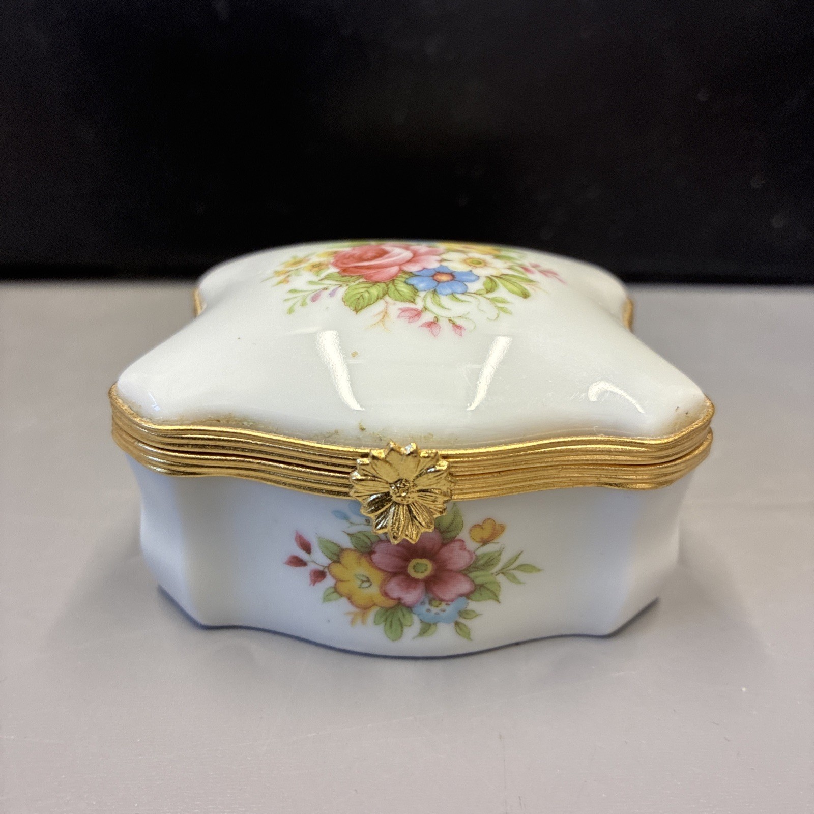 Vintage Artoria Limoges France Rose Floral Box Vintage Artoria Limoges France Rose Floral Box