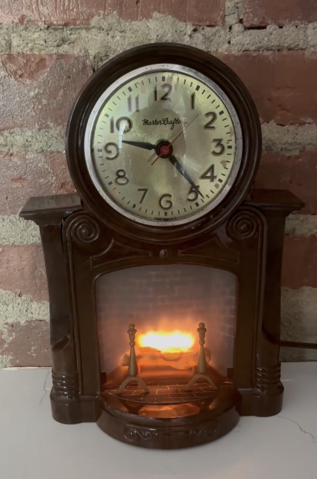 Vintage 1960s Mastercrafters 272 Animated Fireplace Novelty Clock Video Cottage Vintage 1960s Mastercrafters 272 Animated Fireplace Novelty Clock Video Cottage