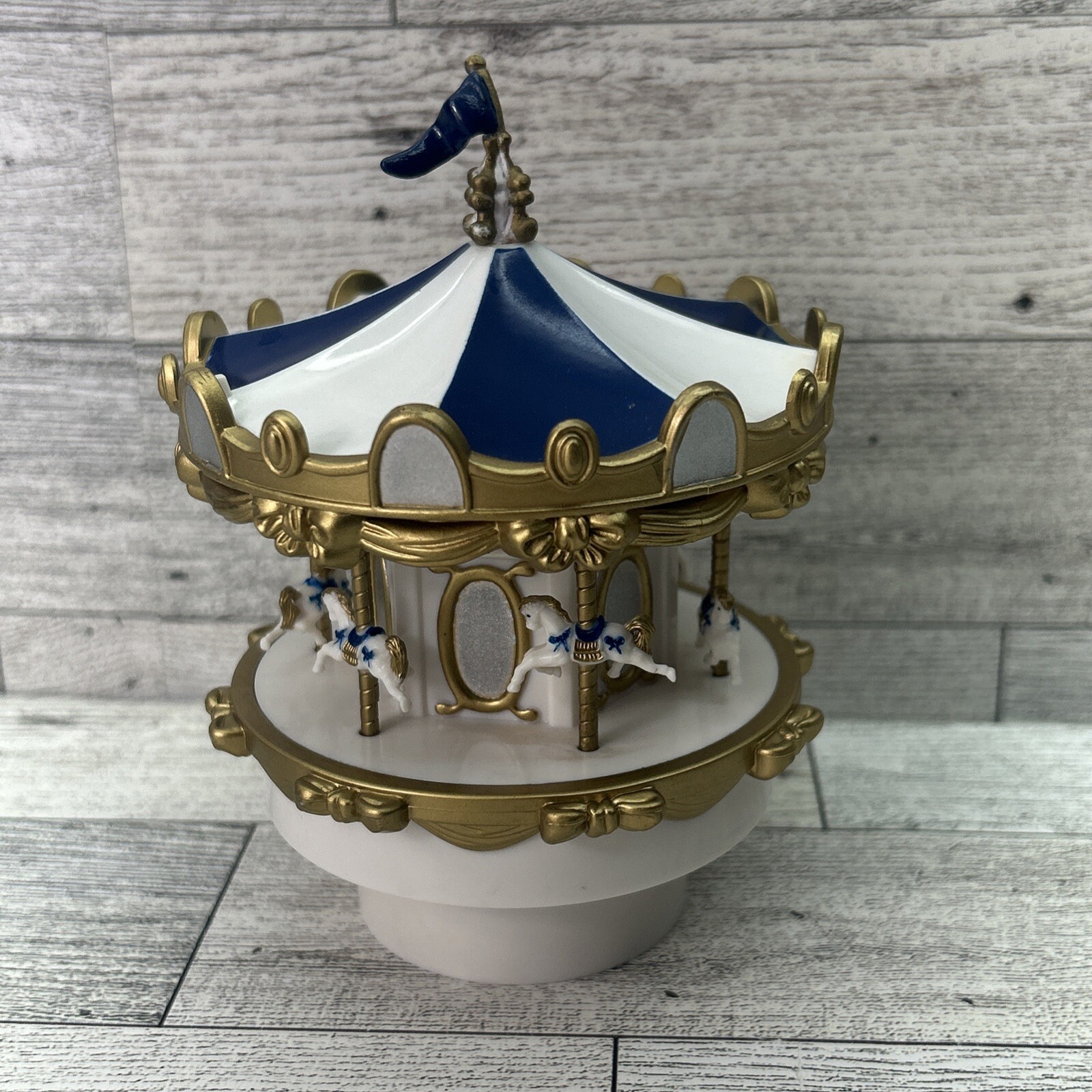 Trendmasters Christmas Magic Winter Wonderland 1997 Carousel Merry Go Round Trendmasters Christmas Magic Winter Wonderland 1997 Carousel Merry Go Round