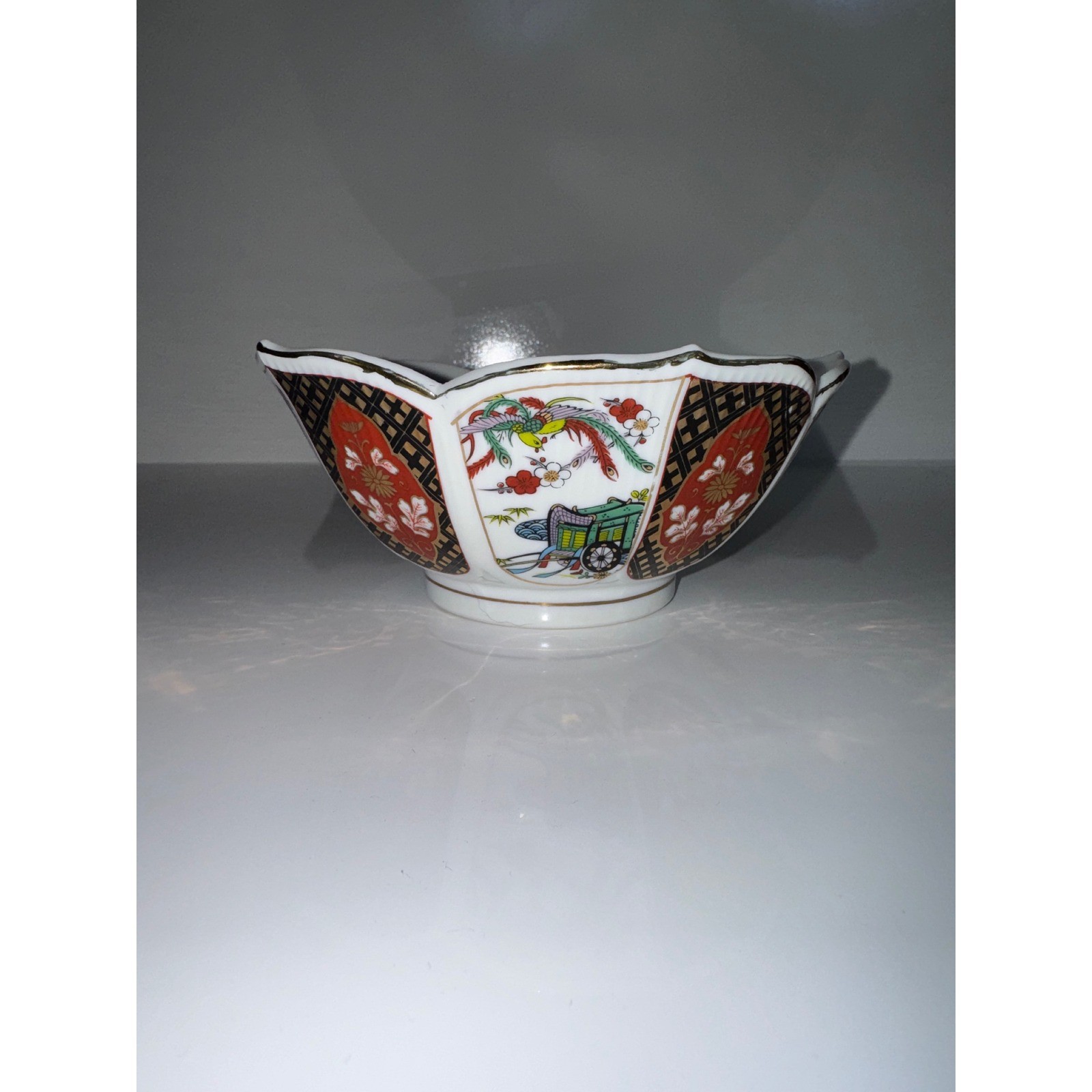 Vintage Japanese Porcelain Scalloped Bowl Imari Style Rickshaw Phoenix Gold Trim Vintage Japanese Porcelain Scalloped Bowl Imari Style Rickshaw Phoenix Gold Trim