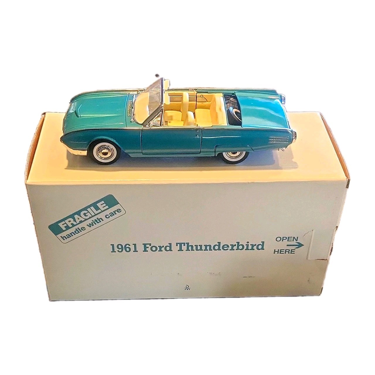 Ford 1961 Thunderbird Convertible Diecast Model Car, 1:24 Scale Ford 1961 Thunderbird Convertible Diecast Model Car, 1:24 Scale
