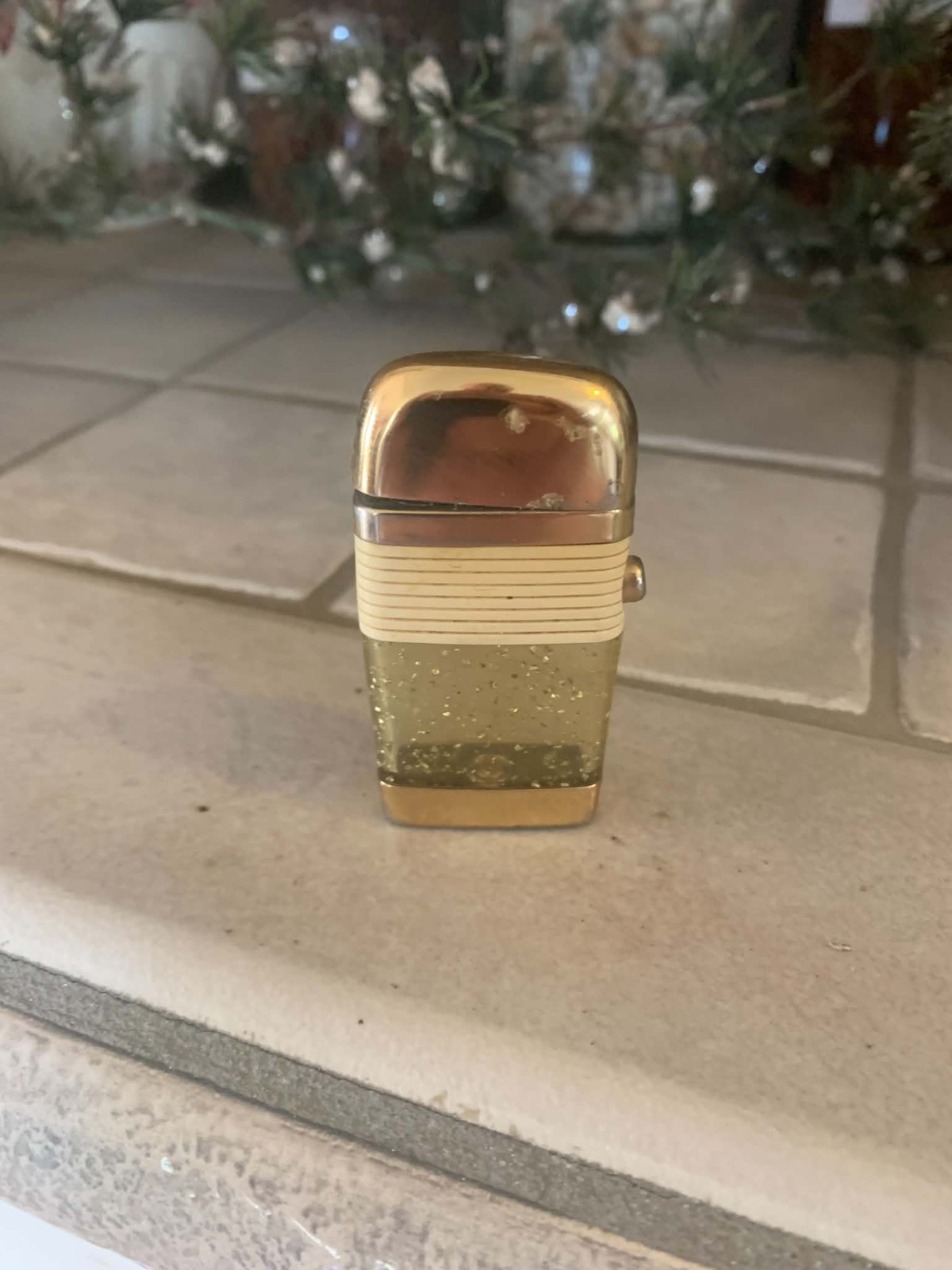 Vintage 1950s–60s Japanese Lucite Glitter Lighter–Gold Flake Acrylic – Vintage 1950s–60s Japanese Lucite Glitter Lighter–Gold Flake Acrylic –