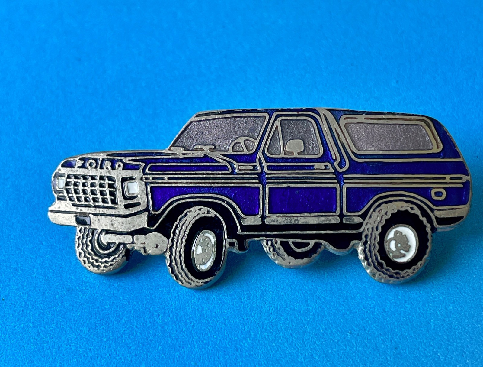 Vintage second-generation (1978–1979) Ford Bronco lapel pin